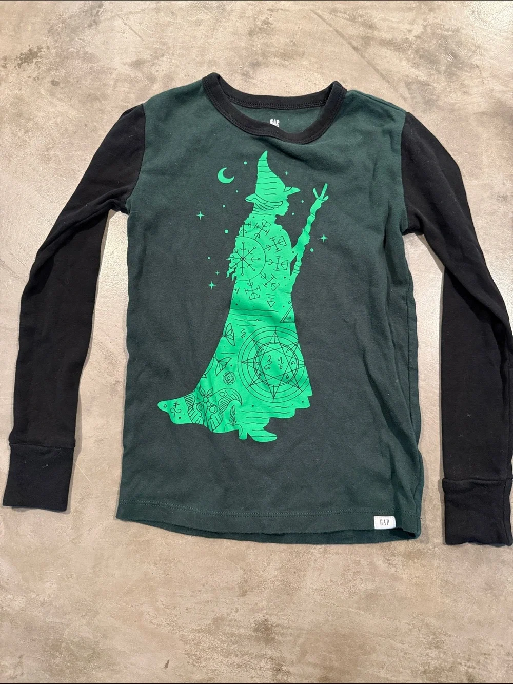 GAP Wicked Elphaba Graphic Black and Green Kids Pajama Set